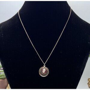 VINTAGE CAMEO ROUND GOLD FILLED 1/20 12K GF CHARM PENDANT AND NECKLACE